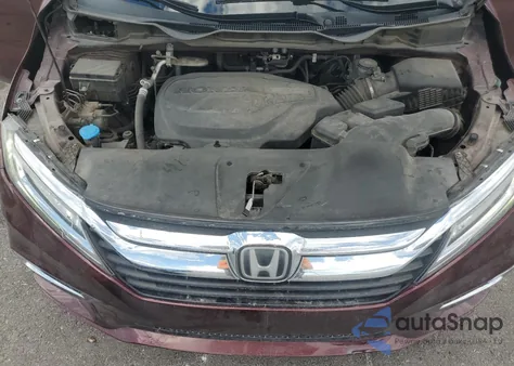 2018 Honda Odyssey Touring z USA, uszkodzony, nr VIN 5FNRL6H86JB019585